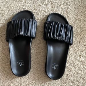 Aquatalia Black Leather Sandals/Slides - 8.5M
